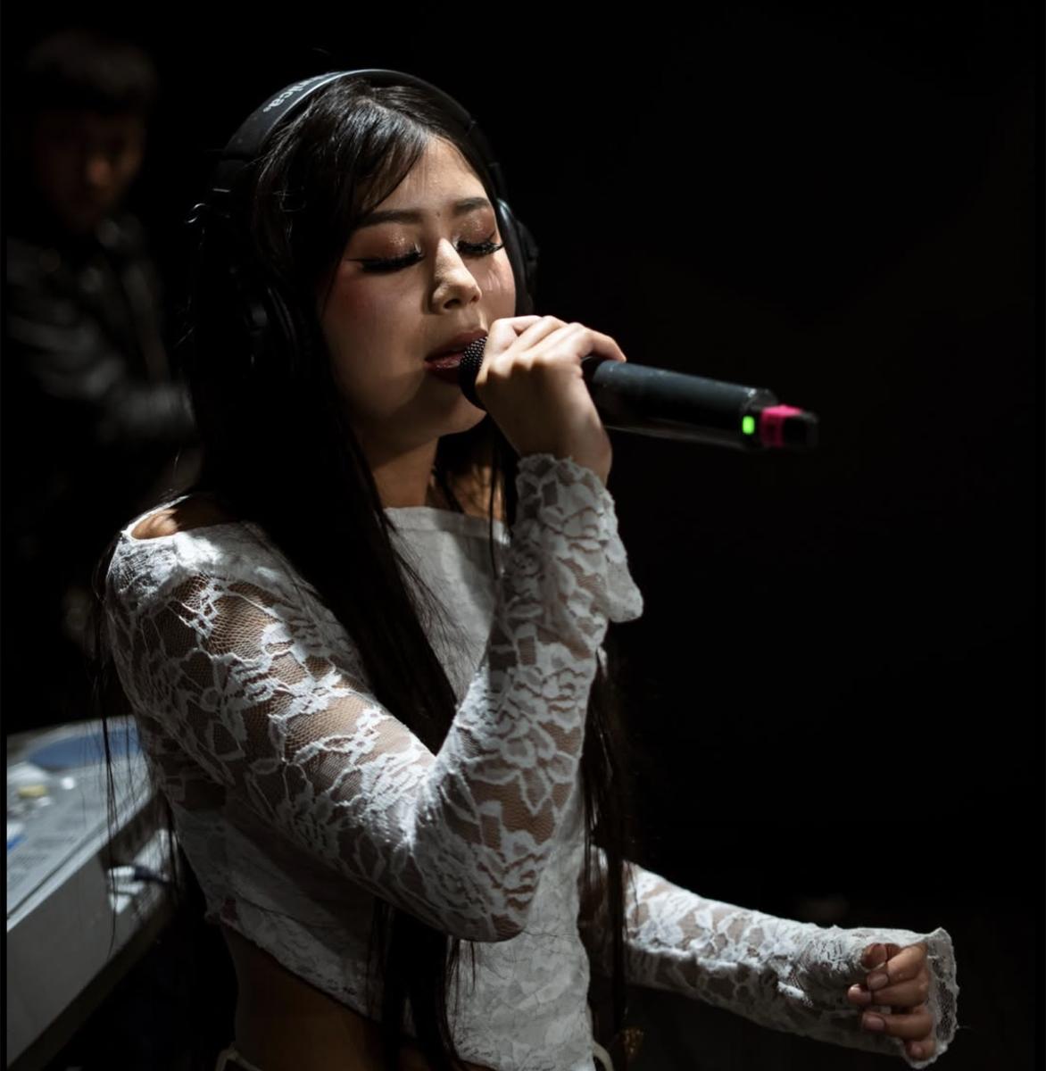 Estudiante de canto en presentación
