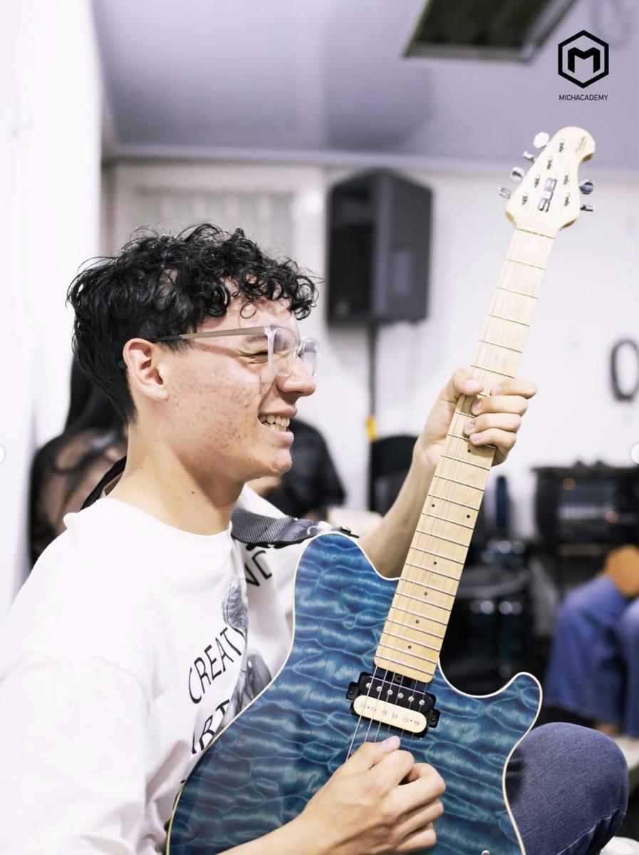 Estudiante de guitarra eléctrica en Mich Academy